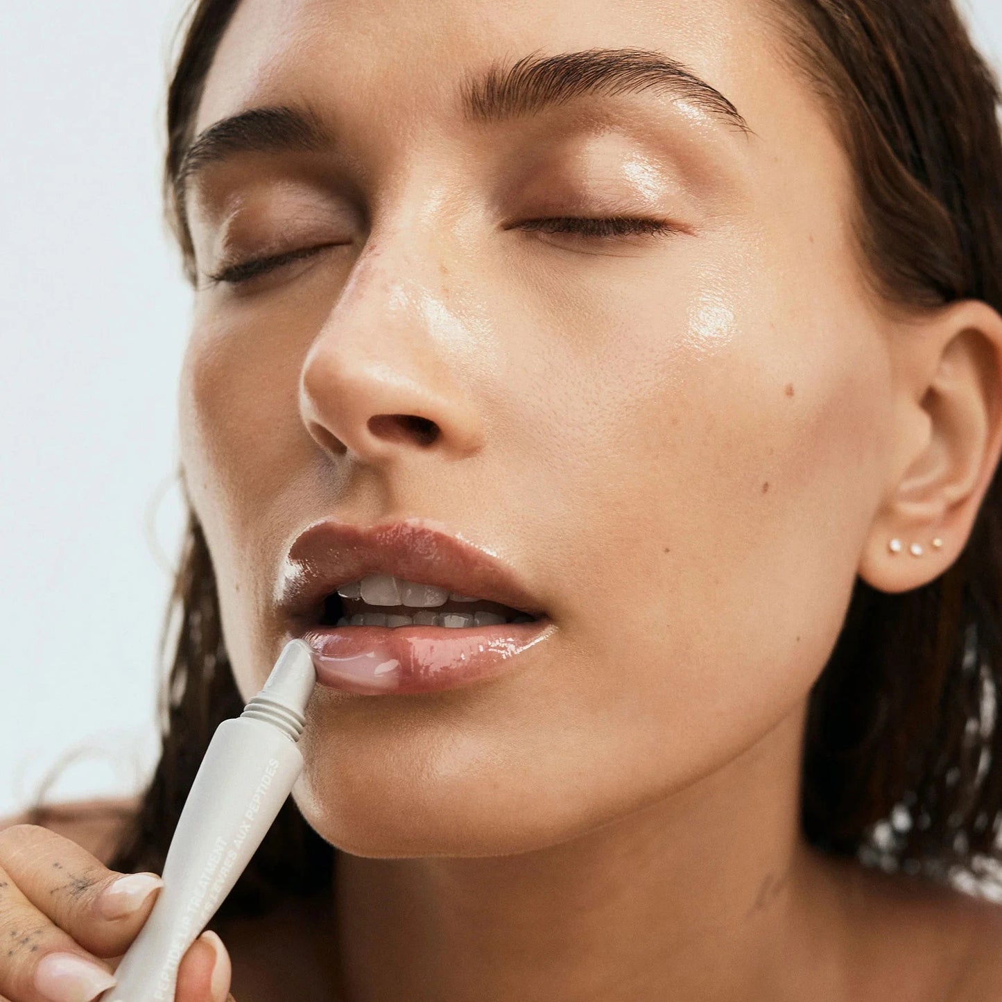 RHODE | Traitement lèvres aux peptides: une couche nourrissante pour vos lèvres