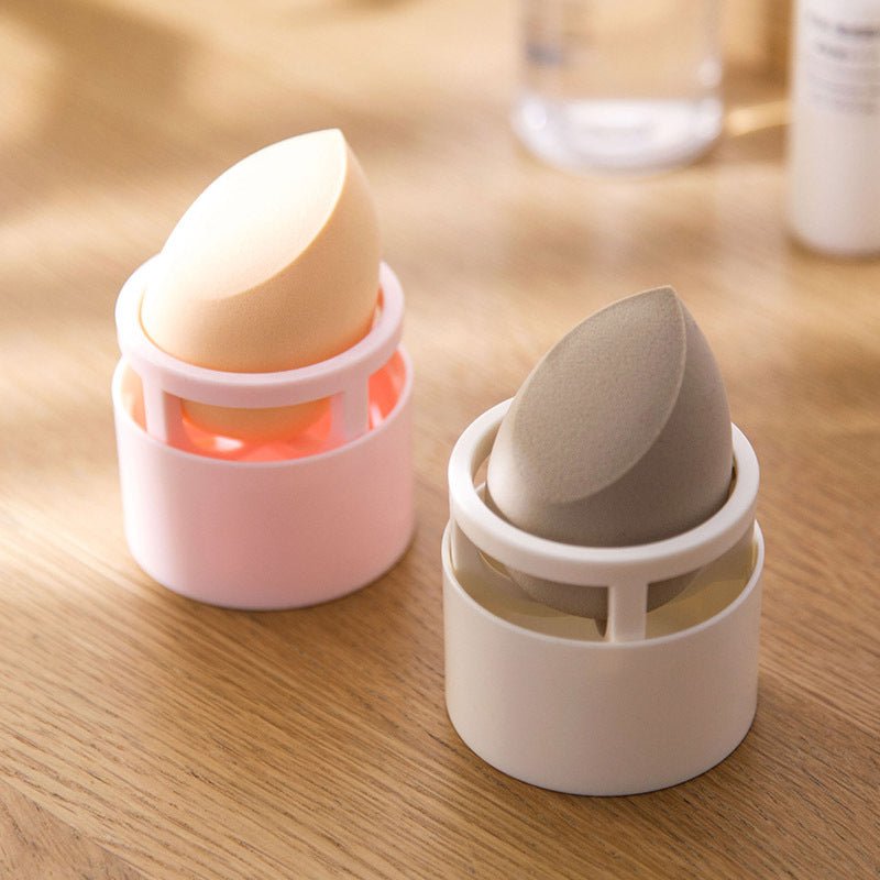 L'éponge absorbante pour maquillage avec son piédestal: l'accessoire incontournable pour un teint parfait - A fleur de peaux