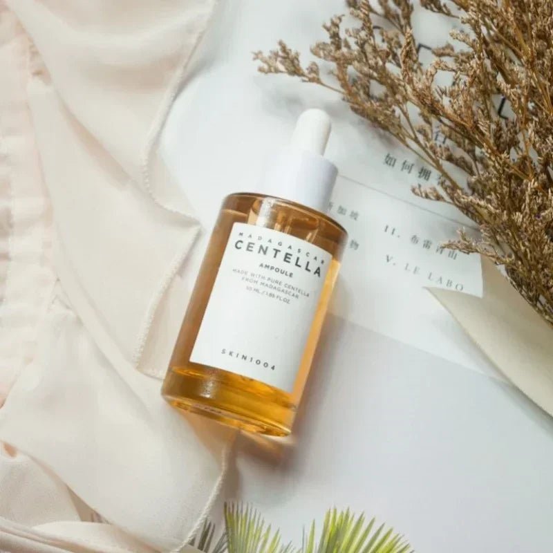 MADAGARSCAR CENTELLA | Ampoule de sérum facial à l'extrait original de Centella Asiatica, essence faciale réparatrice de la barrière cutanée, apaise l'acné, peau sensible, raffermissante - A fleur de peaux