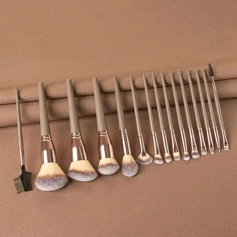 Set de pinceaux maquillage professionnels: pinceaux doux et moelleux pour fond de teint, poudre, ombres à paupières - A fleur de peaux